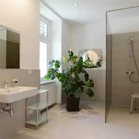 Apartment for rent for €1,990 per month in Reichenau an der Rax, Haus-am-Stein-Gasse