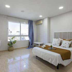 Private room for rent for €435 per month in Valencia, Carrer de Xàtiva