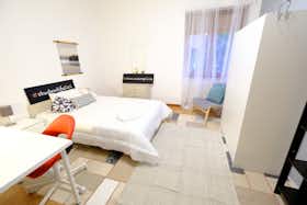 私人房间 正在以 €395 的月租出租，其位于 Sassari, Via Torino