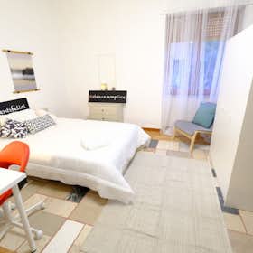 WG-Zimmer zu mieten für 395 € pro Monat in Sassari, Via Torino