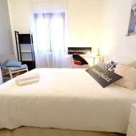 Private room for rent for €395 per month in Sassari, Via Torino