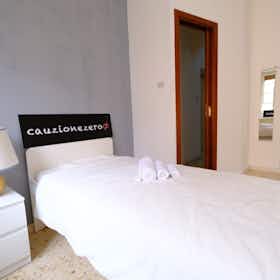 Приватна кімната за оренду для 390 EUR на місяць у Sassari, Via Nizza