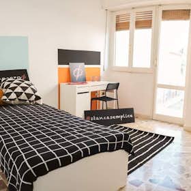 Отдельная комната сдается в аренду за 390 € в месяц в Sassari, Via Nizza