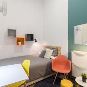 Private room for rent for €790 per month in Barcelona, Carrer Gran de Gràcia