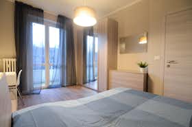Apartament de închiriat pentru 990 EUR pe lună în Turin, Via Aosta