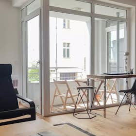Apartment for rent for €1,350 per month in Berlin, Lückstraße