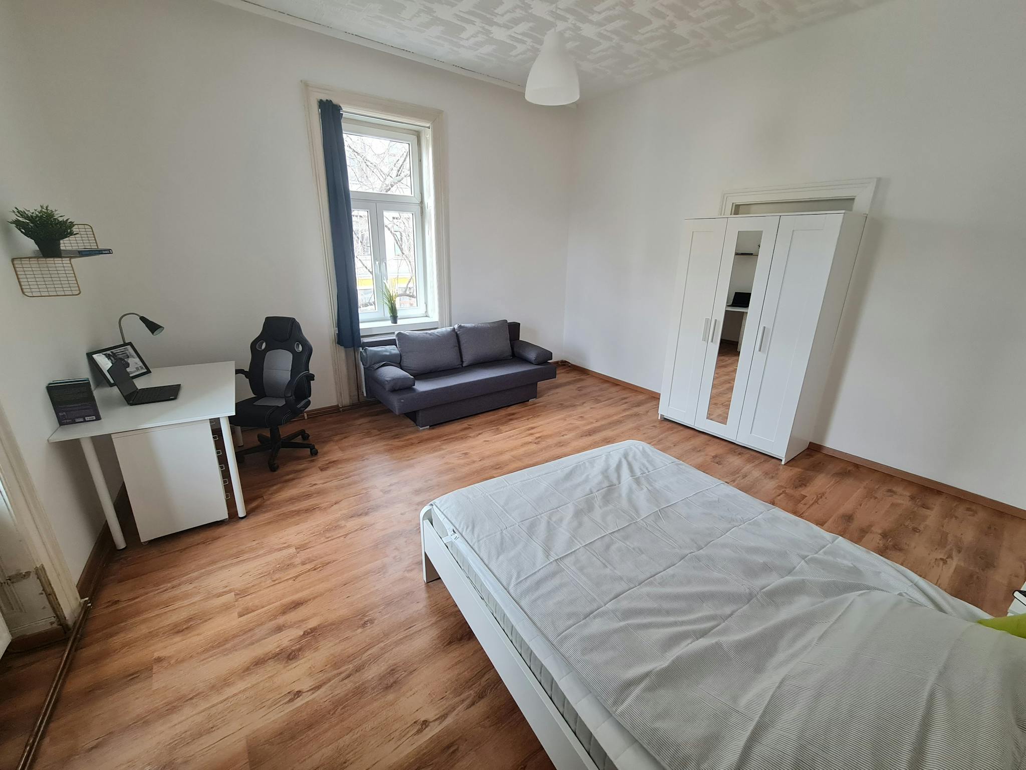 Treustraße, Vienna preview