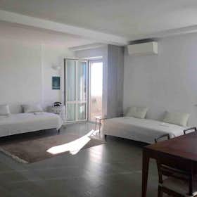 Apartamento para alugar por € 1.800 por mês em Camaiore, Via Nazario Sauro