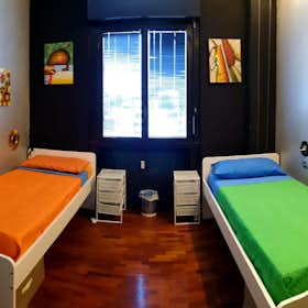 Спільна кімната за оренду для 370 EUR на місяць у Bergamo, Via Giovanni Carnovali
