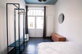 Mieszkanie do wynajęcia za 840 € miesięcznie w mieście Brussels, Rue Leys