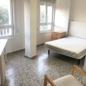Private room for rent for €385 per month in Córdoba, Calle Felipe II