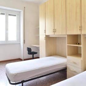 Habitación compartida for rent for 750 € per month in Rome, Via Augusto Murri