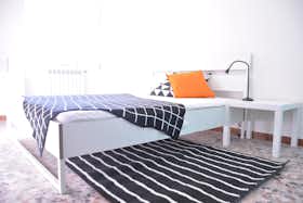Pokój prywatny do wynajęcia za 415 € miesięcznie w mieście Cagliari, Via dei Passeri