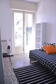 Private room for rent for €405 per month in Cagliari, Via dei Passeri