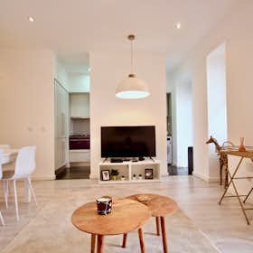 Apartment for rent for €1,869 per month in Lisbon, Rua Sebastião Saraiva Lima
