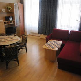 Apartment for rent for €2,400 per month in Vienna, Wilhelminenstraße