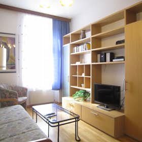 Apartment for rent for €3,120 per month in Vienna, Wilhelminenstraße