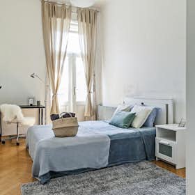 Private room for rent for €380 per month in Budapest, Teréz körút