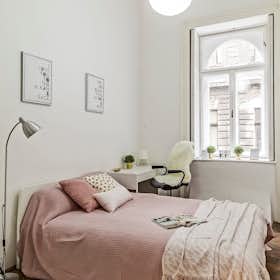 Private room for rent for HUF 150,051 per month in Budapest, Leonardo Da Vinci utca