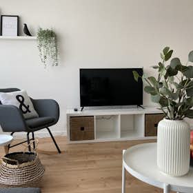 Apartment for rent for €2,290 per month in Köln, Waldecker Straße