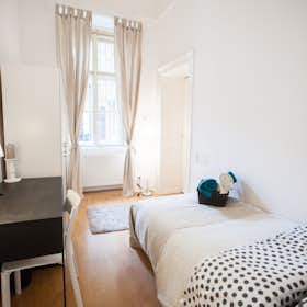Private room for rent for €380 per month in Budapest, József körút