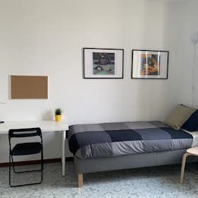 Mehrbettzimmer for rent for 420 € per month in Milan, Viale Brianza
