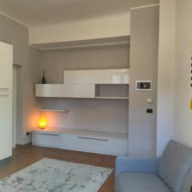 Apartment for rent for €1,529 per month in Milan, Via Roberto Cozzi
