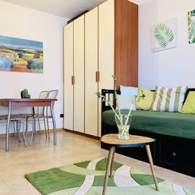Studio for rent for € 1.000 per month in Sesto San Giovanni, Via Umberto Pace