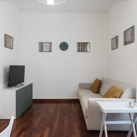 Apartment for rent for €2,000 per month in Milan, Viale Col di Lana