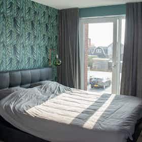 Apartment for rent for €1,900 per month in Hoorn, Leemhorststraat