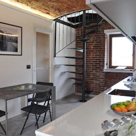 Apartment for rent for €1,800 per month in Turin, Via Santa Chiara