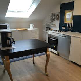 Apartment for rent for €1,800 per month in Sankt Ingbert, Am Fuhrweg