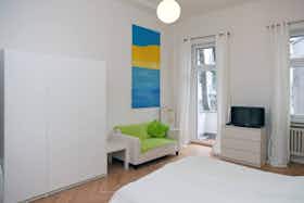 公寓 正在以 €3,390 的月租出租，其位于 Düsseldorf, Hüttenstraße