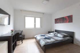 Appartement te huur voor € 3.000 per maand in Mühlheim am Main, Henri-Dunant-Straße
