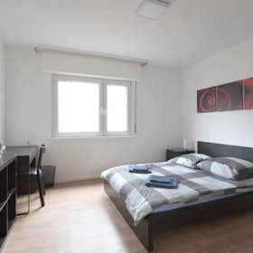 公寓 正在以 €3,000 的月租出租，其位于 Mühlheim am Main, Henri-Dunant-Straße