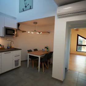 Apartment for rent for €3,500 per month in Offenbach, Lohweg