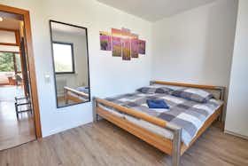 Квартира сдается в аренду за 3 000 € в месяц в Offenbach, Lohweg