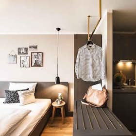 Appartement te huur voor € 1.770 per maand in Munich, Lindwurmstraße