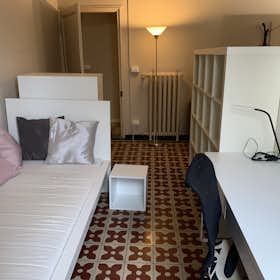 Mehrbettzimmer for rent for 450 € per month in Florence, Viale Giuseppe Mazzini