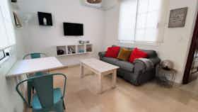 Apartment for rent for €1,400 per month in Sevilla, Calle Párroco Don Eugenio