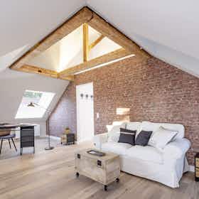 Huis te huur voor € 2.200 per maand in Stuttgart, Im Buchrain