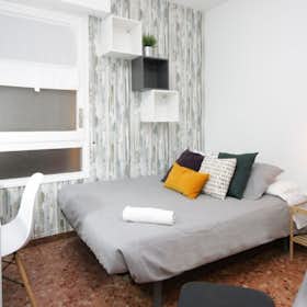 Private room for rent for €790 per month in Barcelona, Carrer de Roger de Llúria