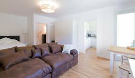 Apartment for rent for €1,200 per month in Hamburg, Grandweg