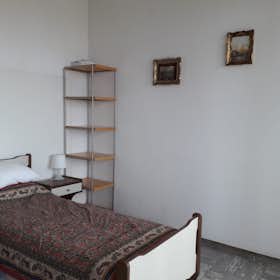 Private room for rent for €360 per month in Forlì, Via Oreste Regnoli