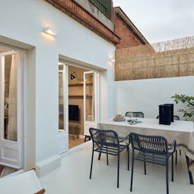 Apartment for rent for €3,717 per month in Barcelona, Passatge de Josep Llovera