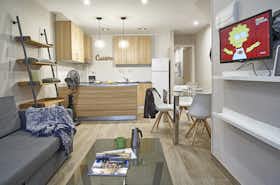 Appartement te huur voor € 2.200 per maand in Barcelona, Carrer del Vallès