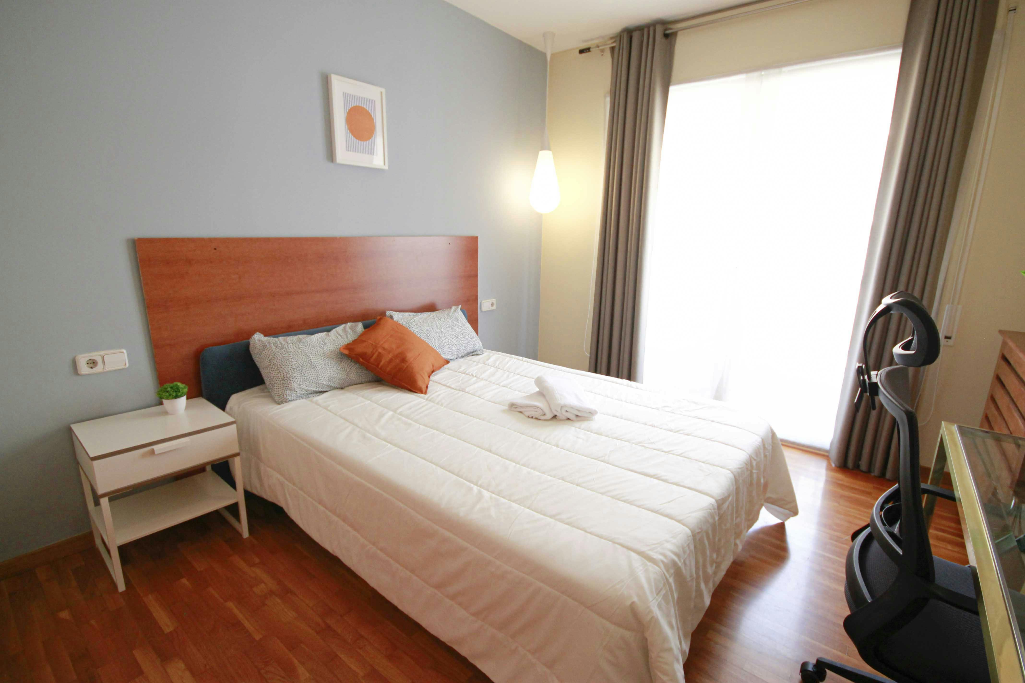 Private room for rent for €770 per month in Barcelona, Carrer de Girona
