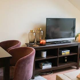 Appartement te huur voor € 1.350 per maand in Milan, Via Sardegna