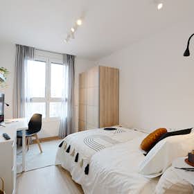 Private room for rent for €525 per month in Bilbao, Pérez Galdós kalea
