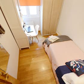 Private room for rent for €450 per month in Bilbao, Allende auzoa